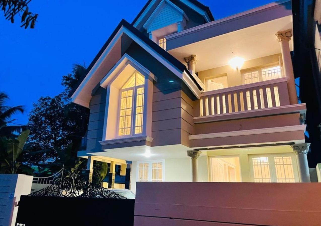 The Oval House, Kochi - Approved By Kerala Tourism - Exclusively For Families Villa Bagian luar foto